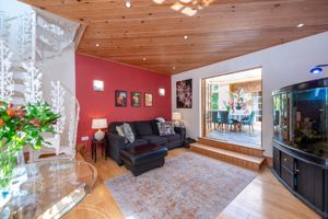 Living Room- click for photo gallery